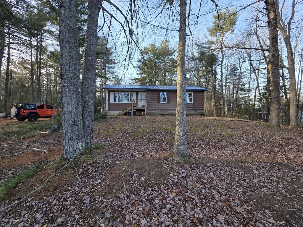 26 Pineview Avenue Glenburn ME 04401
