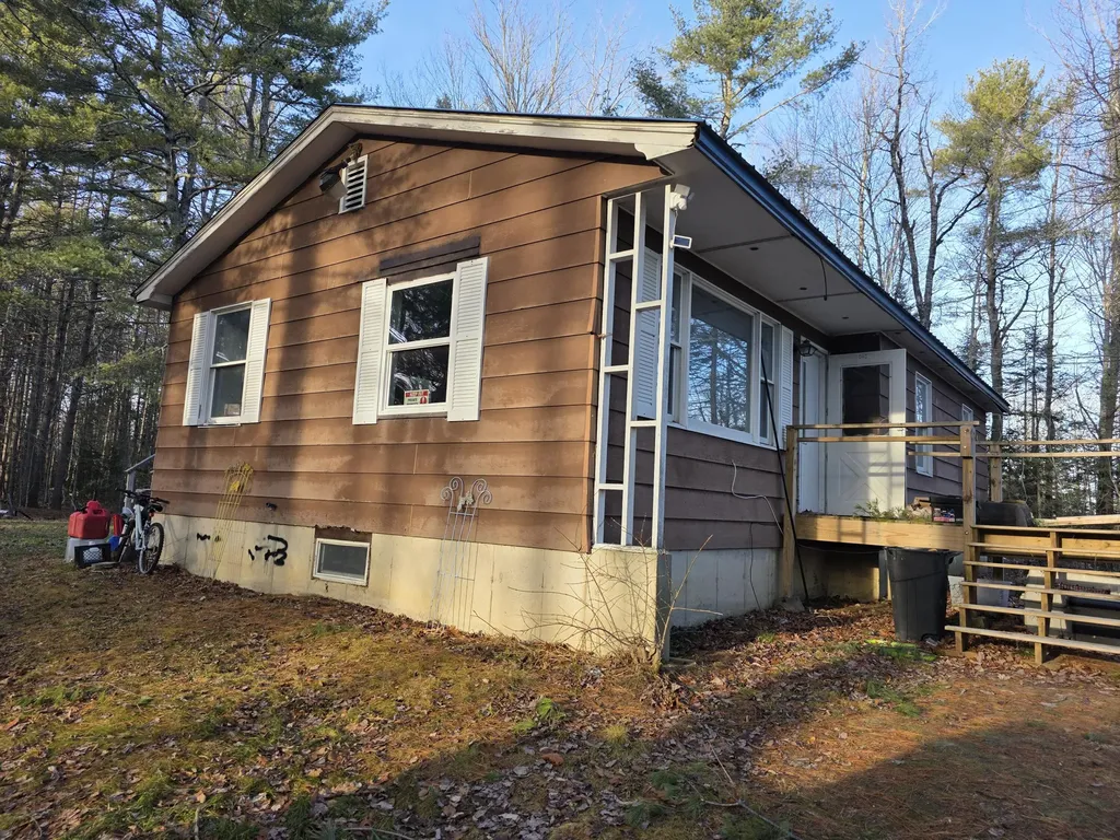 26 Pineview Avenue Glenburn ME 04401