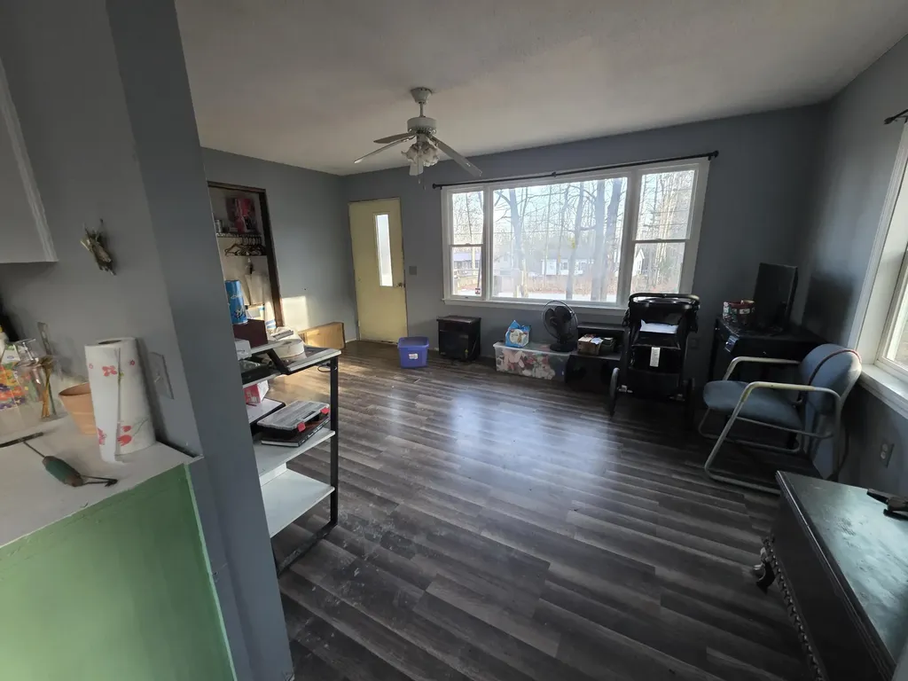 26 Pineview Avenue Glenburn ME 04401
