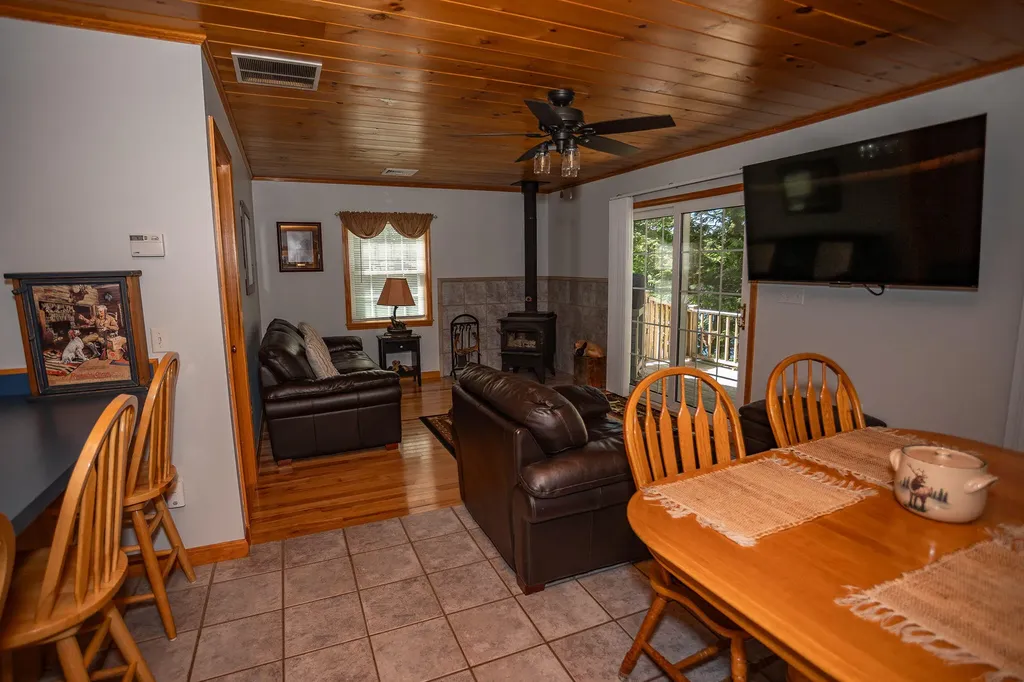 166 Hogan Pond Lane Oxford ME 04270