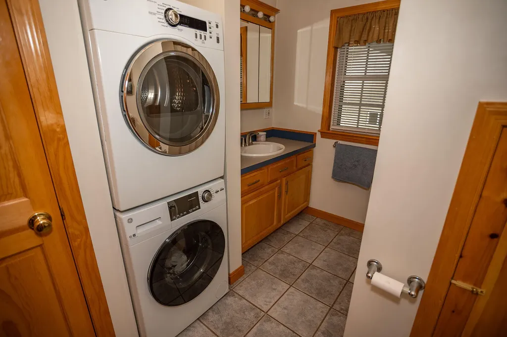 166 Hogan Pond Lane Oxford ME 04270