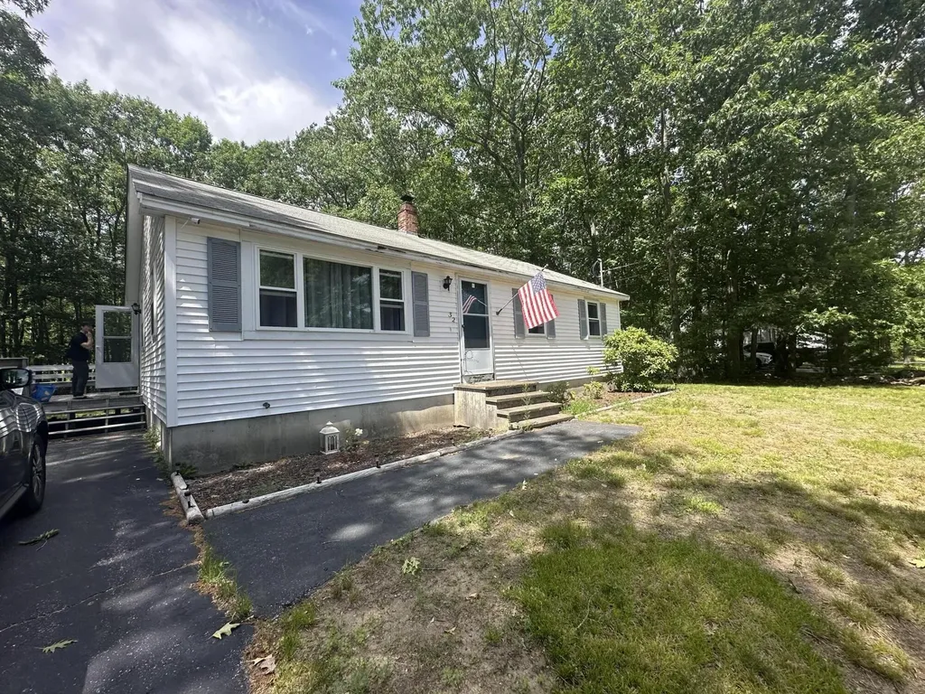 32 Pierce Avenue Sanford ME 04073