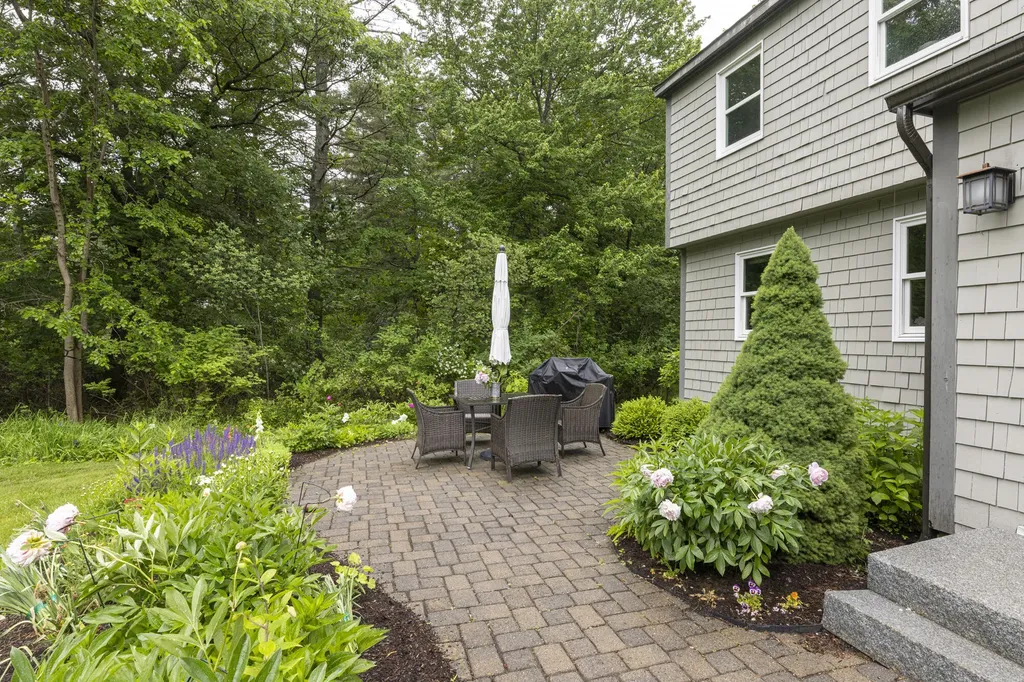 27 Gail Lane Yarmouth ME 04096