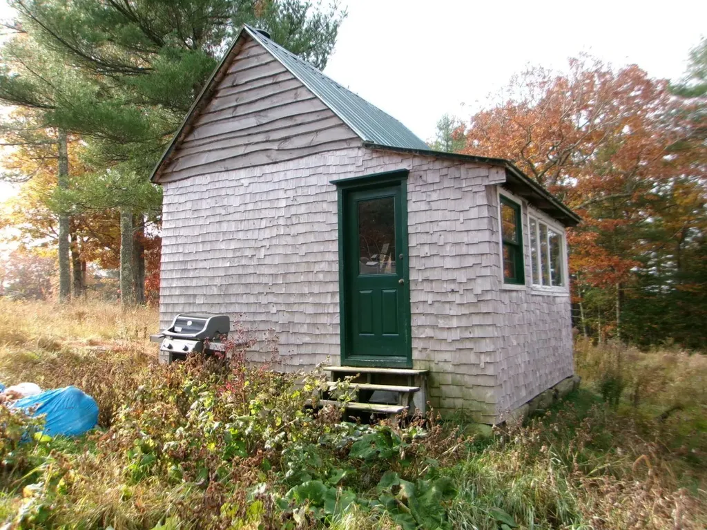 306 Cross Point Road Edgecomb ME 04556