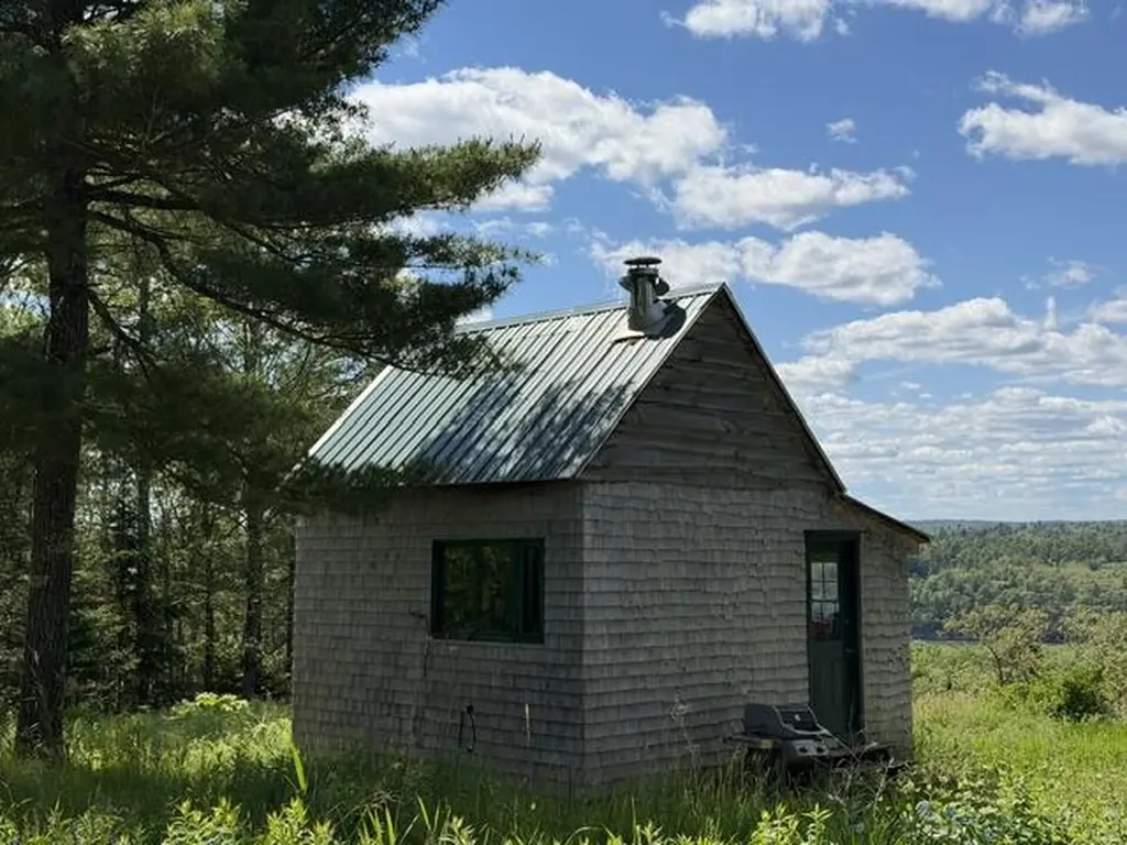 306 Cross Point Road Edgecomb ME 04556