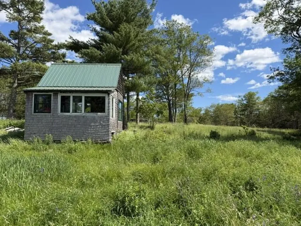 306 Cross Point Road Edgecomb ME 04556