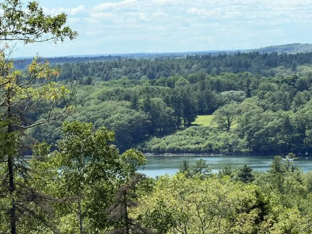 306 Cross Point Road Edgecomb ME 04556