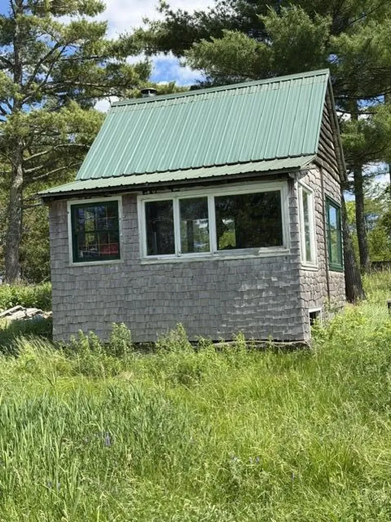 306 Cross Point Road Edgecomb ME 04556