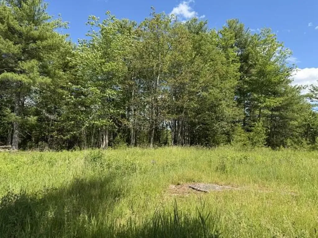 306 Cross Point Road Edgecomb ME 04556