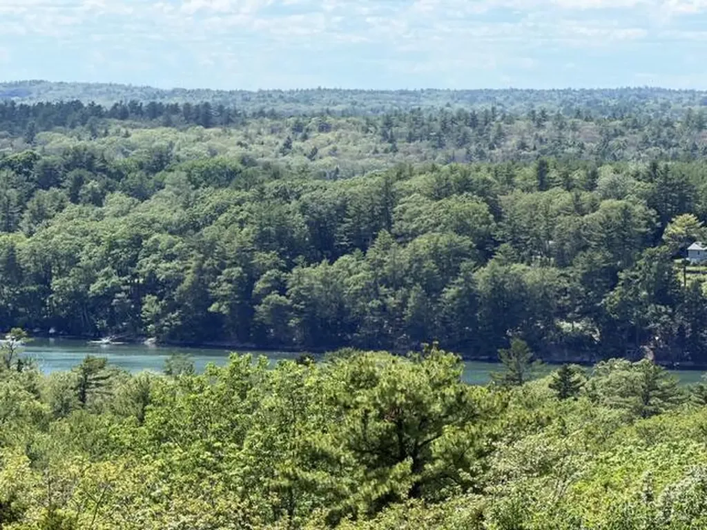306 Cross Point Road Edgecomb ME 04556