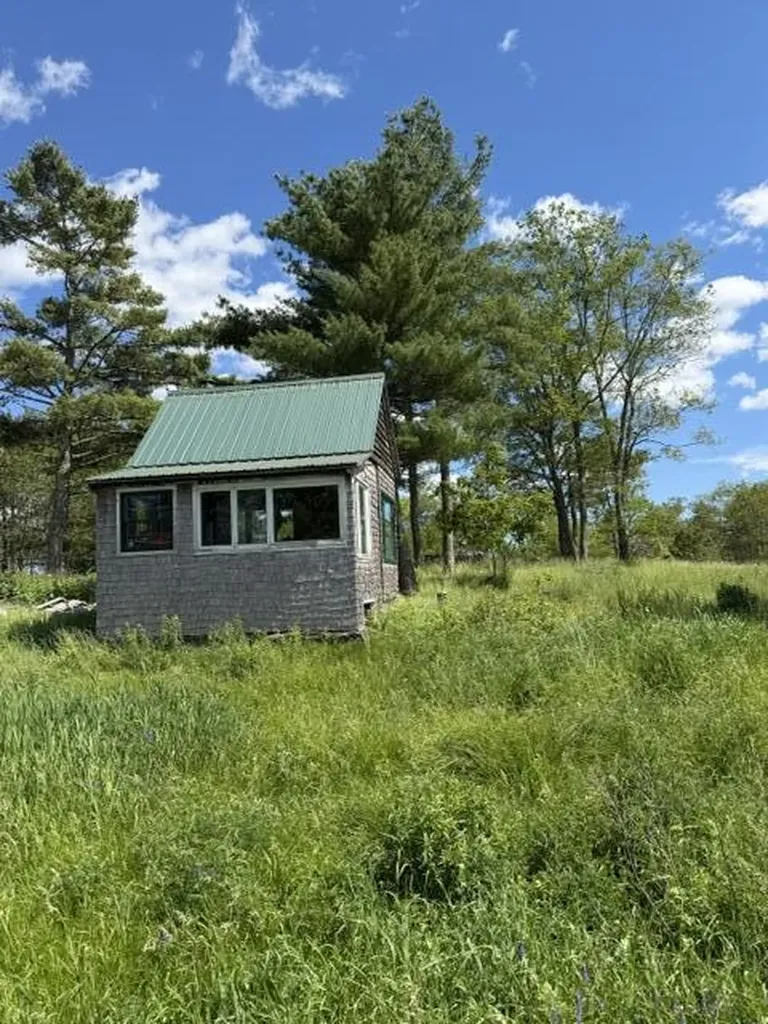 306 Cross Point Road Edgecomb ME 04556