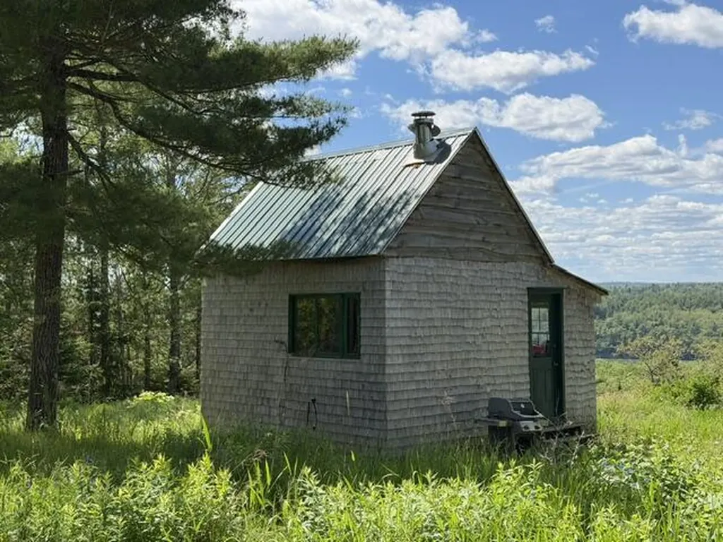 306 Cross Point Road Edgecomb ME 04556