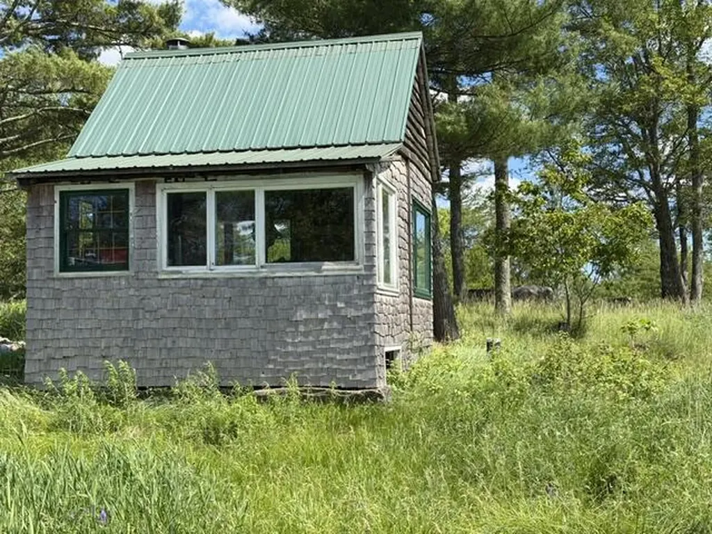 306 Cross Point Road Edgecomb ME 04556