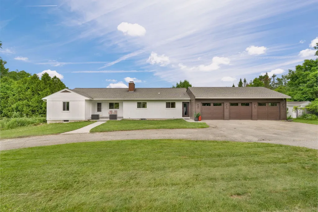 317 Pond Road Manchester ME 04351