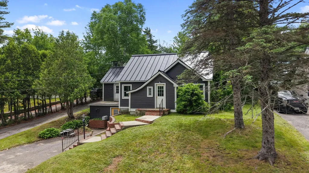 43 Westwood Avenue Millinocket ME 04462