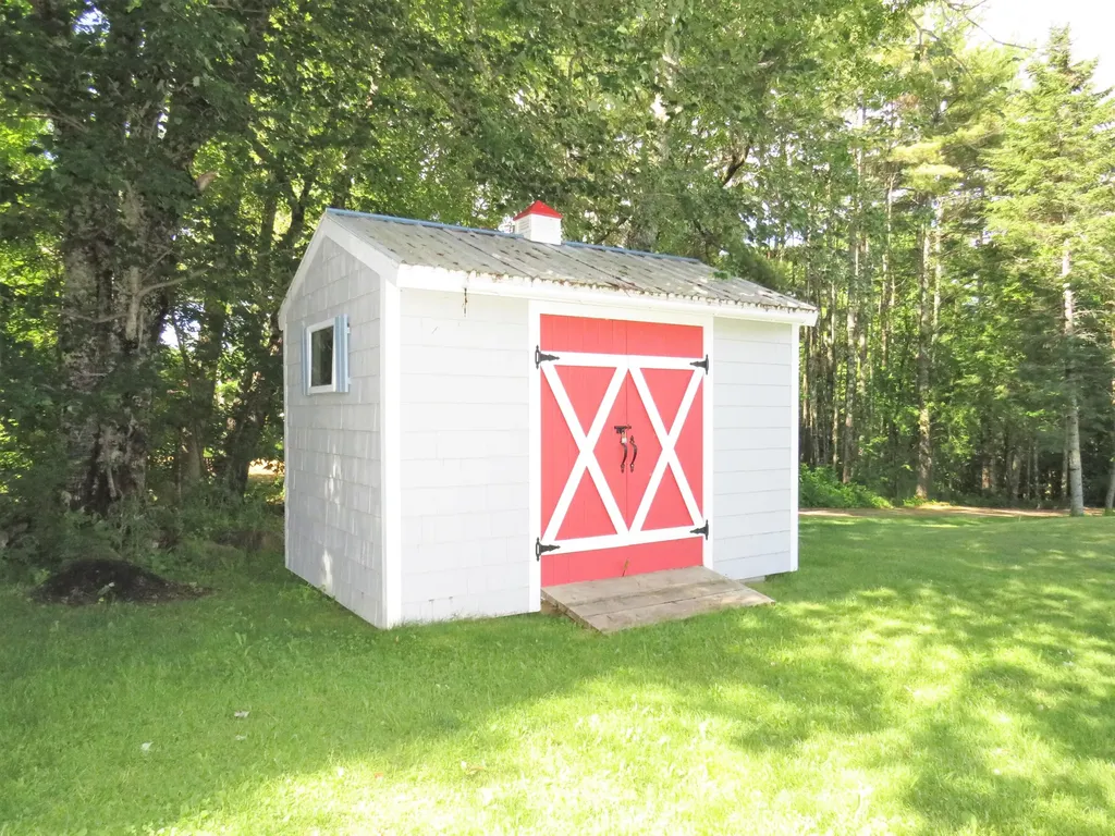 350 Liberty Road Washington ME 04574