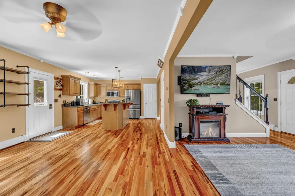 58 Thrush Terrace Windham ME 04062
