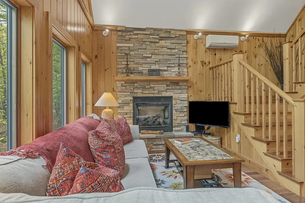 7 Lakeview Circle Frye Island ME 04071