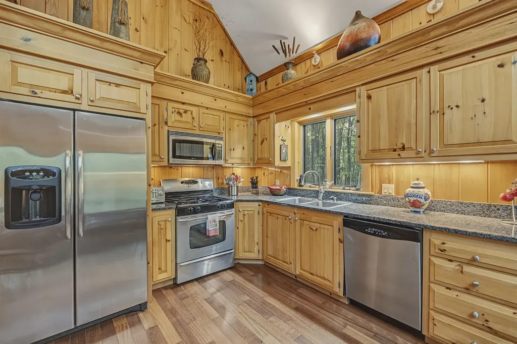 7 Lakeview Circle Frye Island ME 04071