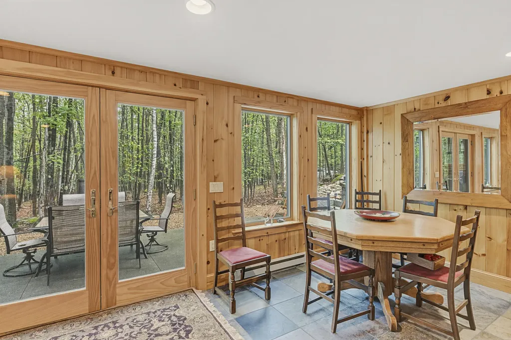 7 Lakeview Circle Frye Island ME 04071
