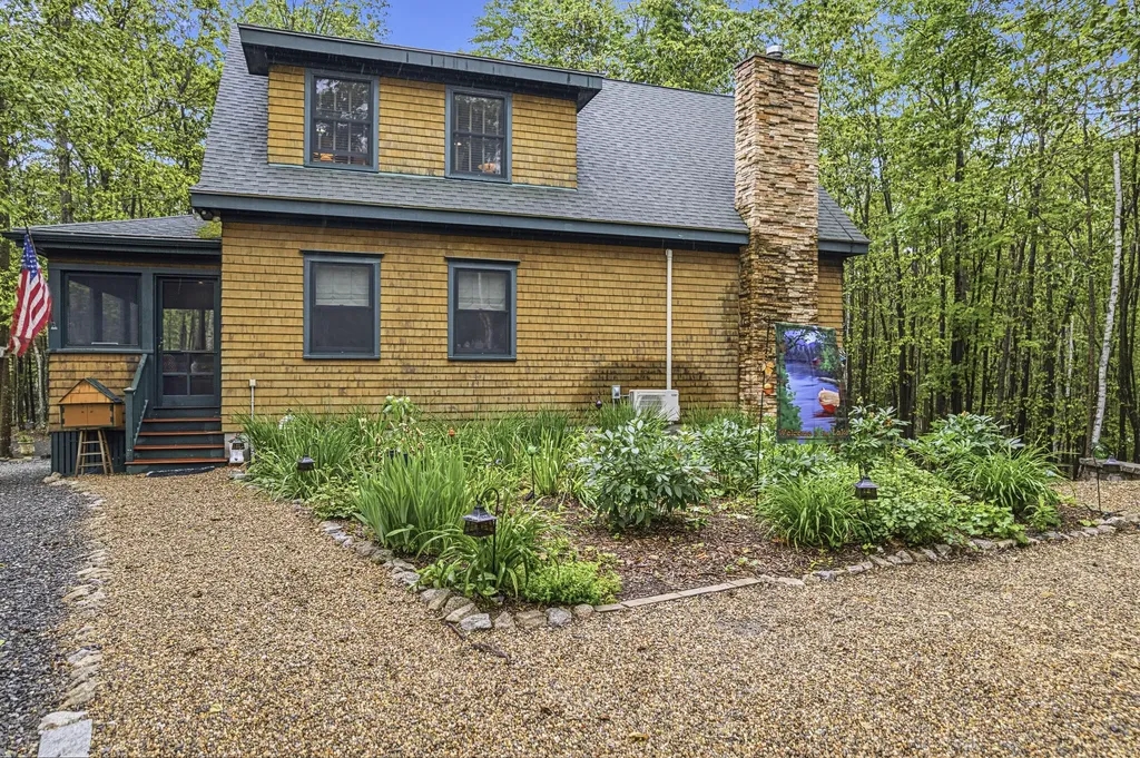 7 Lakeview Circle Frye Island ME 04071