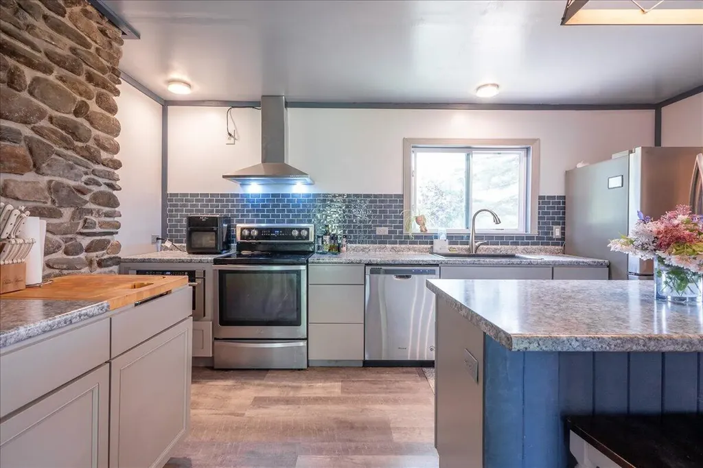 22 Oyster River Road Thomaston ME 04861