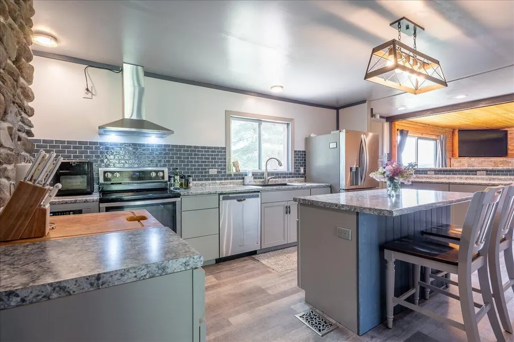 22 Oyster River Road Thomaston ME 04861