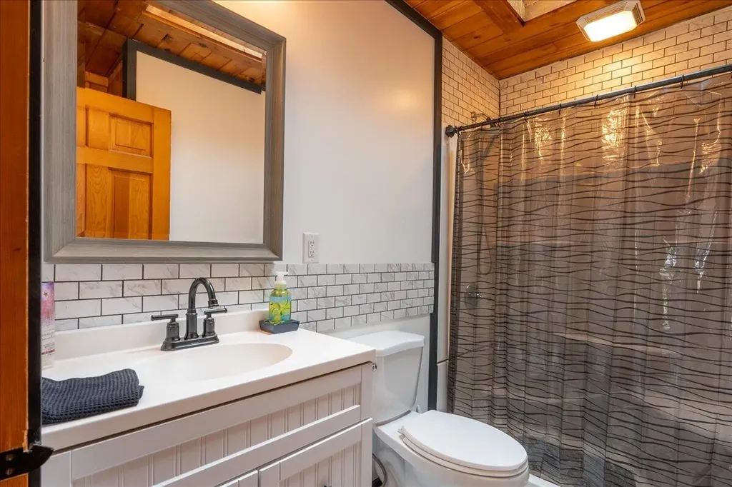 22 Oyster River Road Thomaston ME 04861