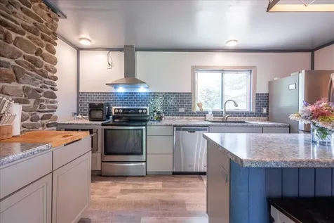 22 Oyster River Road Thomaston ME 04861