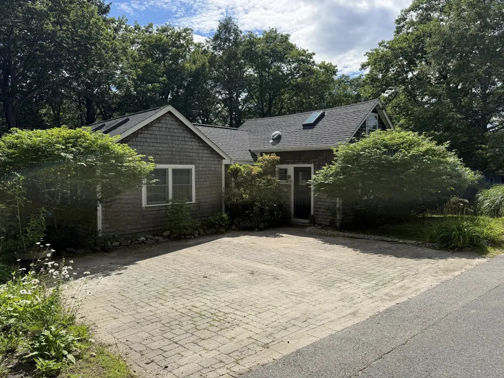 86 Underwood Road Falmouth ME 04105