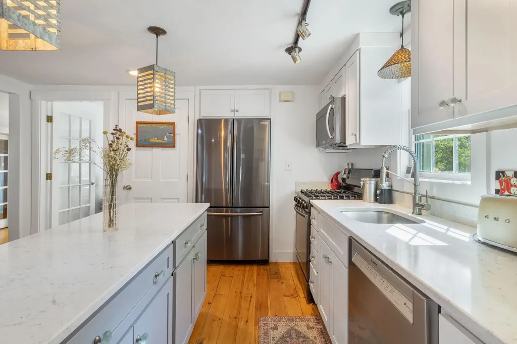 86 Underwood Road Falmouth ME 04105