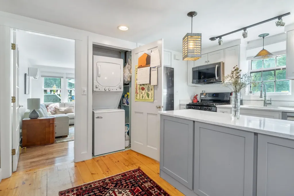 86 Underwood Road Falmouth ME 04105