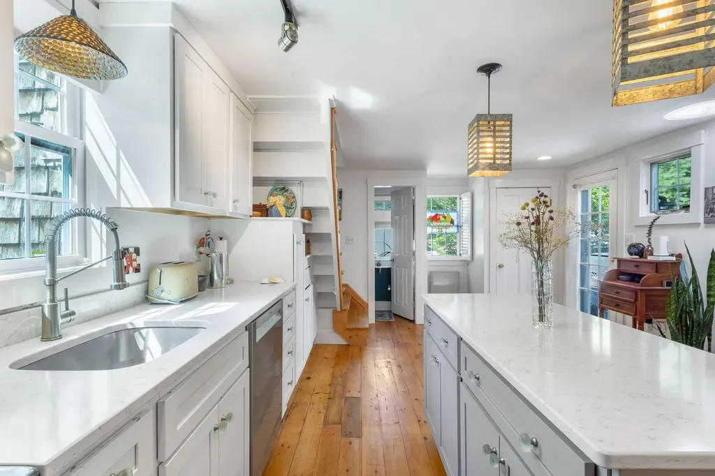 86 Underwood Road Falmouth ME 04105