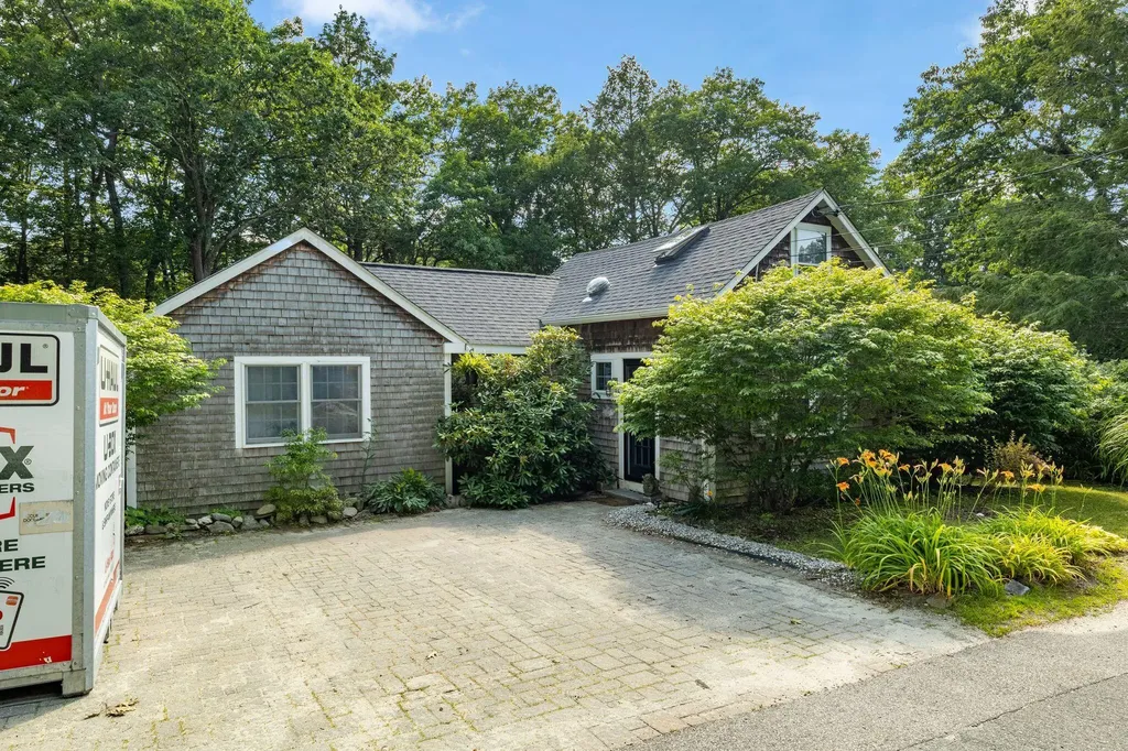 86 Underwood Road Falmouth ME 04105