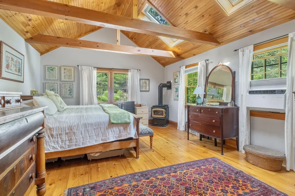 86 Underwood Road Falmouth ME 04105