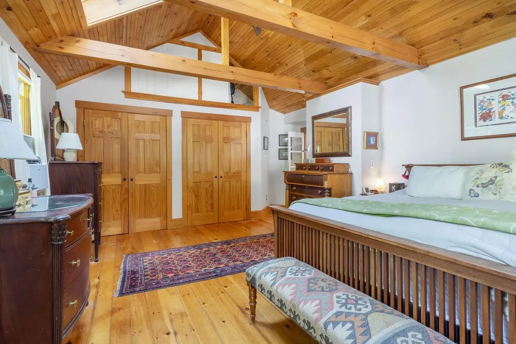 86 Underwood Road Falmouth ME 04105