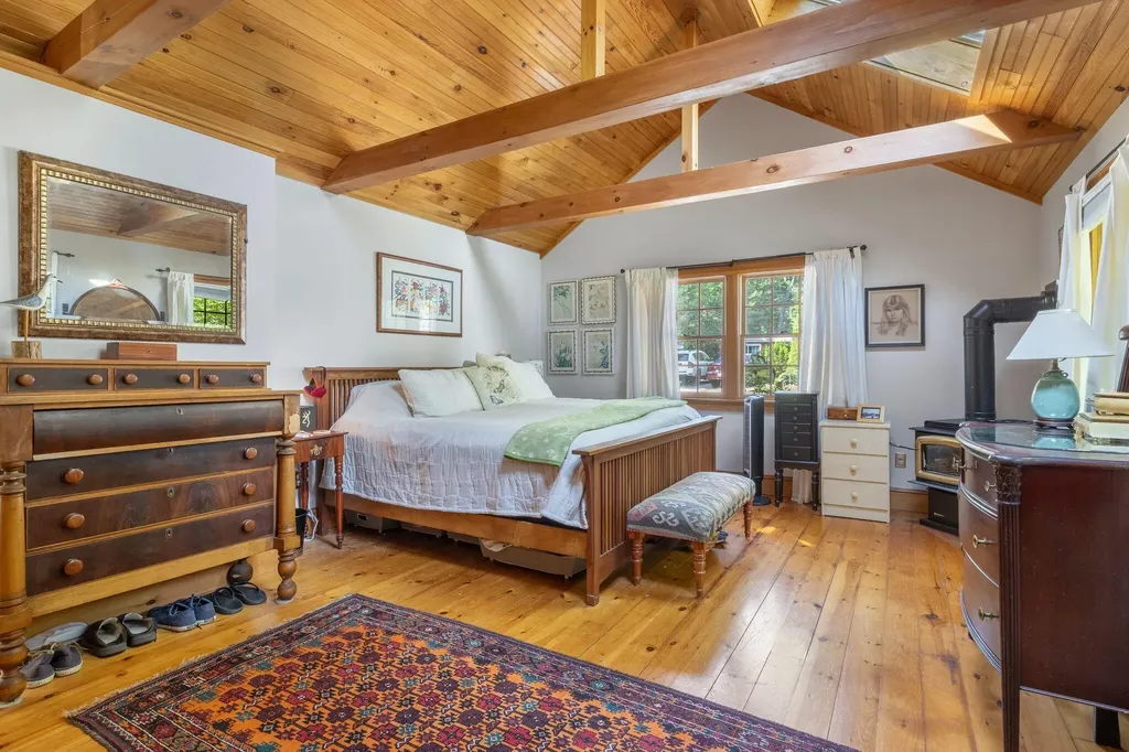 86 Underwood Road Falmouth ME 04105