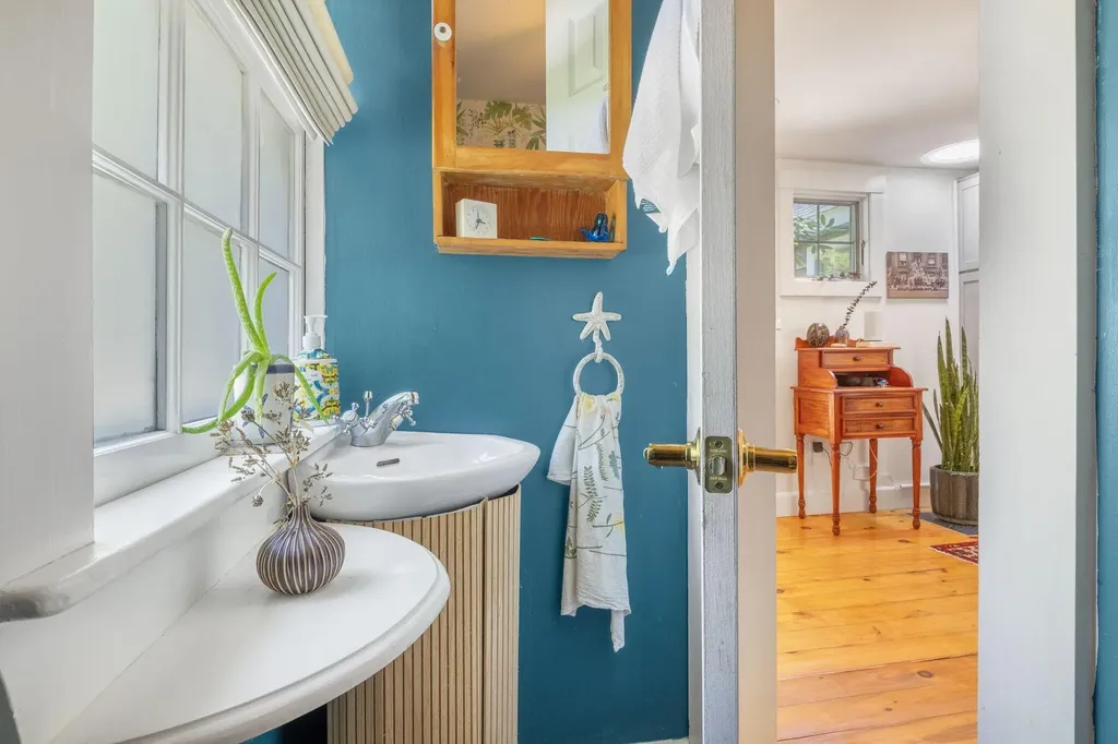 86 Underwood Road Falmouth ME 04105