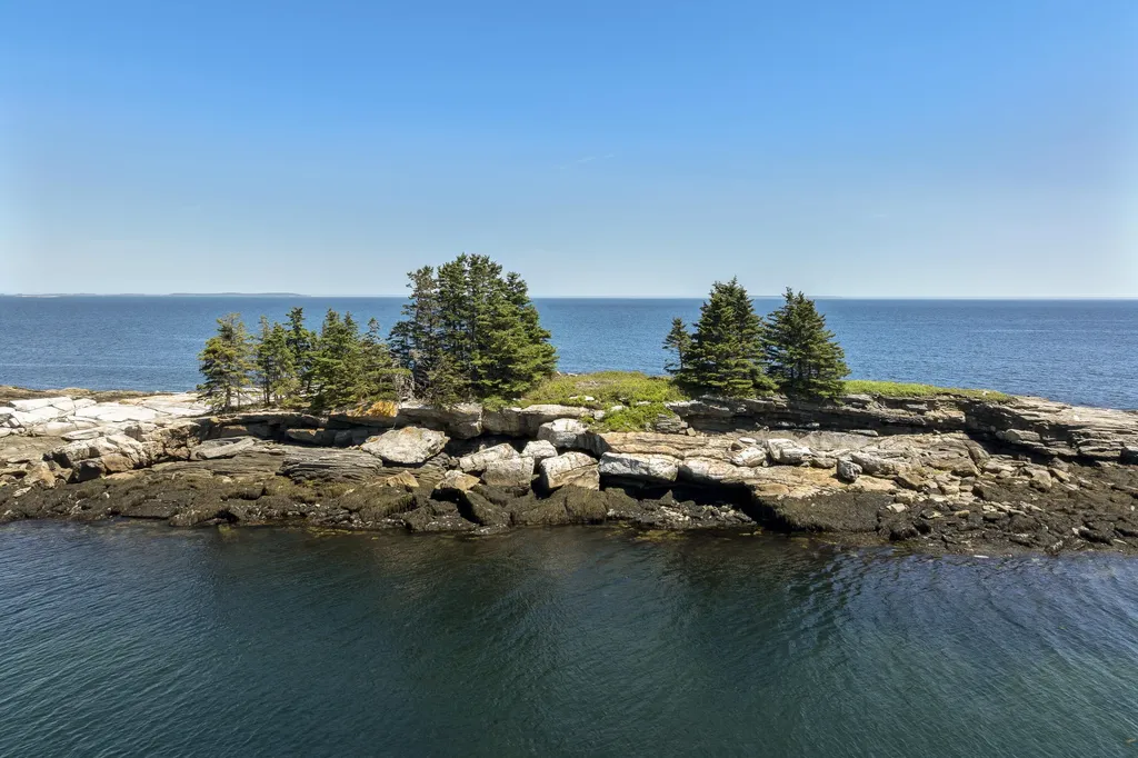 66 Dan's Cottage Road Bristol ME 04554