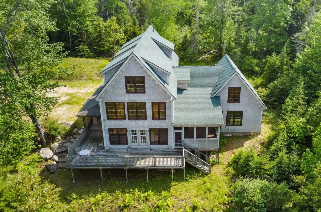 24 Moosewood Lane Brooksville ME 04617