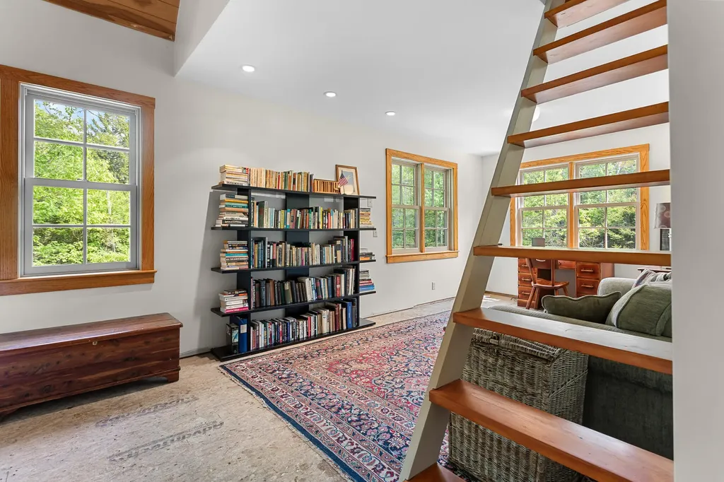 24 Moosewood Lane Brooksville ME 04617