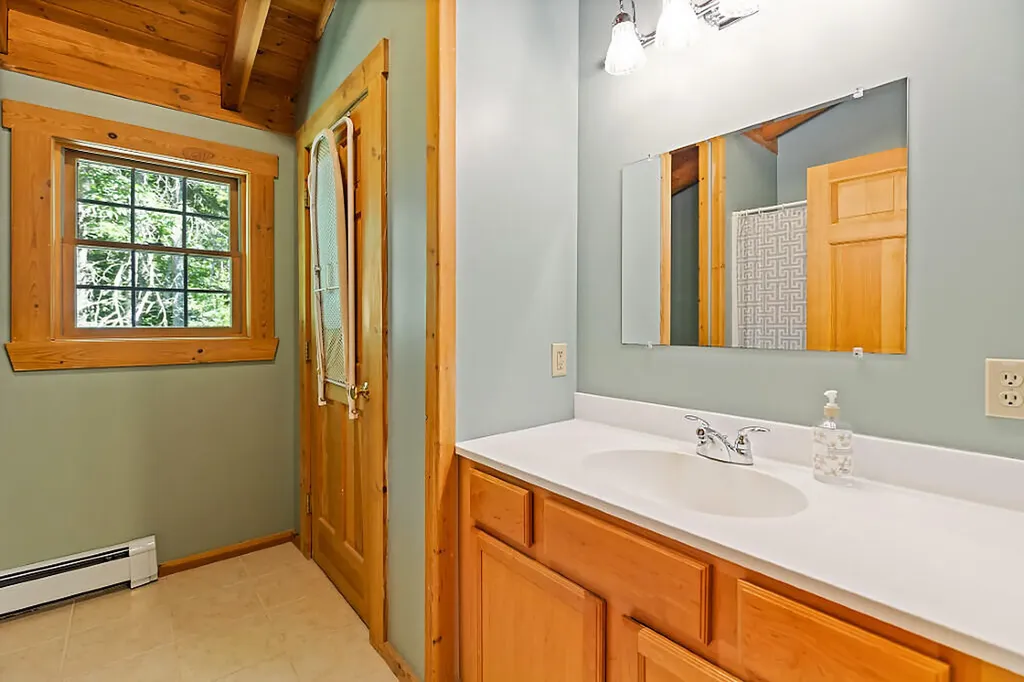 47 Rustic Lane Gardiner ME 04345