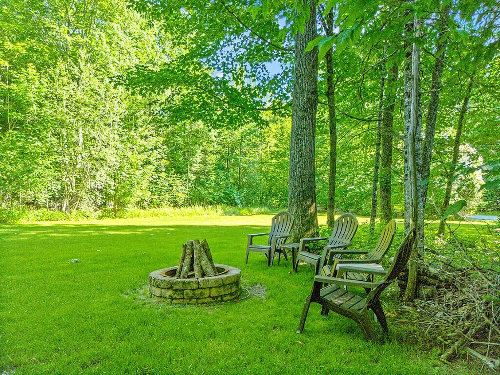 47 Rustic Lane Gardiner ME 04345