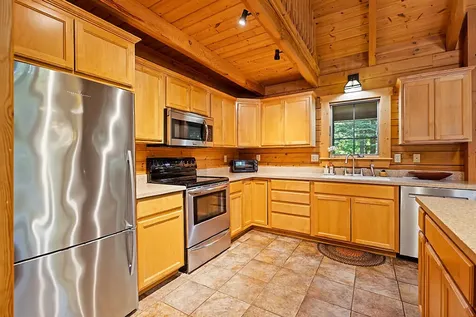 47 Rustic Lane Gardiner ME 04345