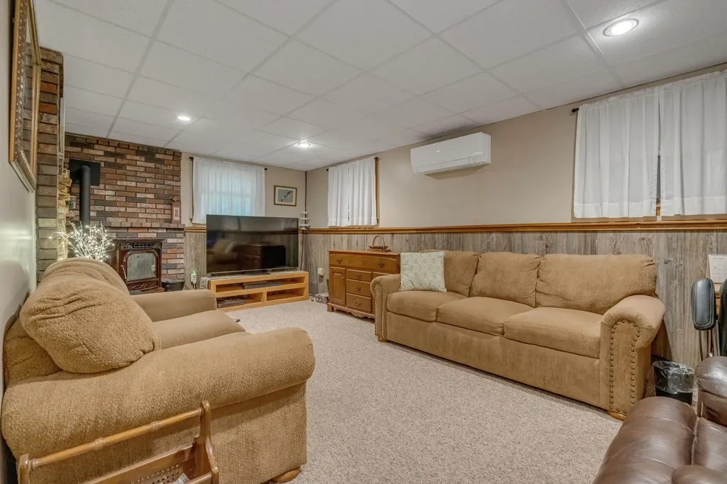 167 Mayberry Road Gray ME 04039