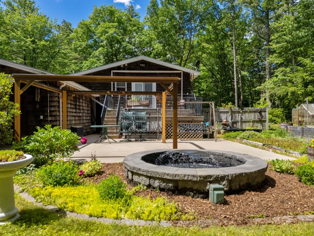 167 Mayberry Road Gray ME 04039