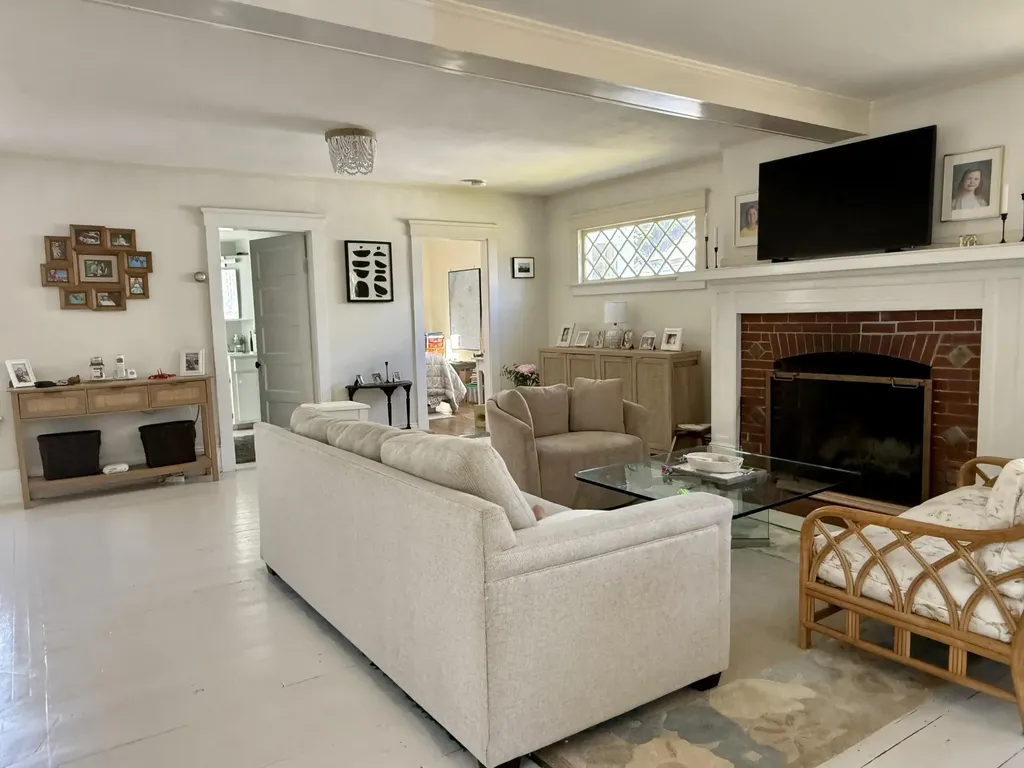 8 Pleasant Street Vinalhaven ME 04863