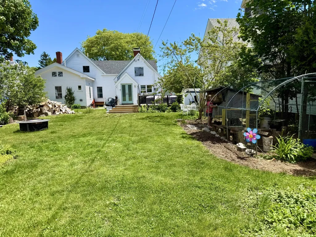 8 Pleasant Street Vinalhaven ME 04863