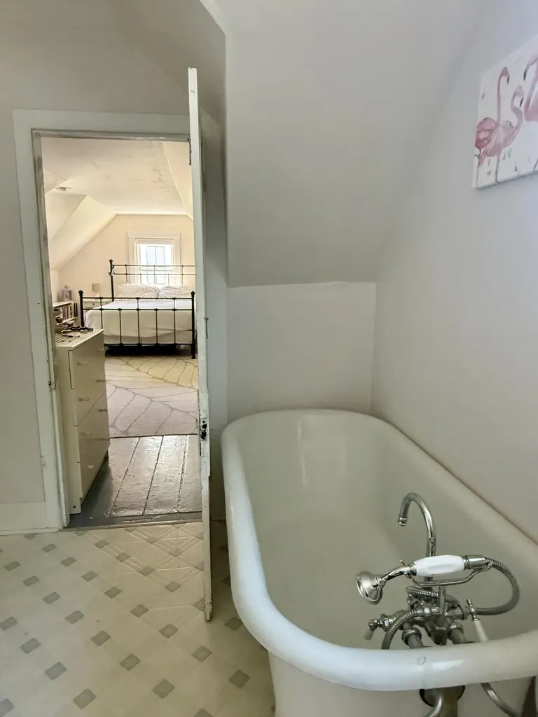 8 Pleasant Street Vinalhaven ME 04863