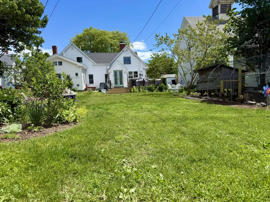 8 Pleasant Street Vinalhaven ME 04863